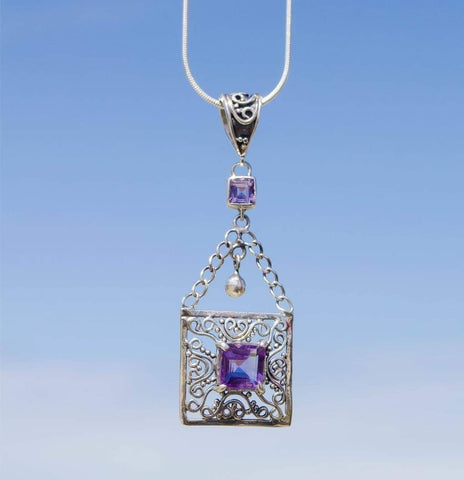 Queen's Stone Necklace